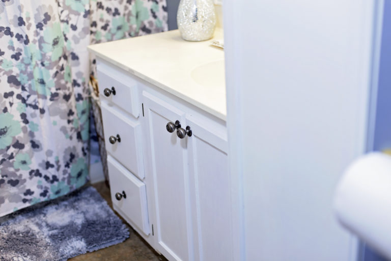 SW Cómo cambiar la pintura de la recámara y baño principal de tono